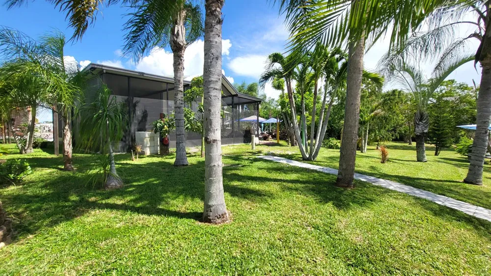 70 Turtle Cove Okeechobee, FL 34974