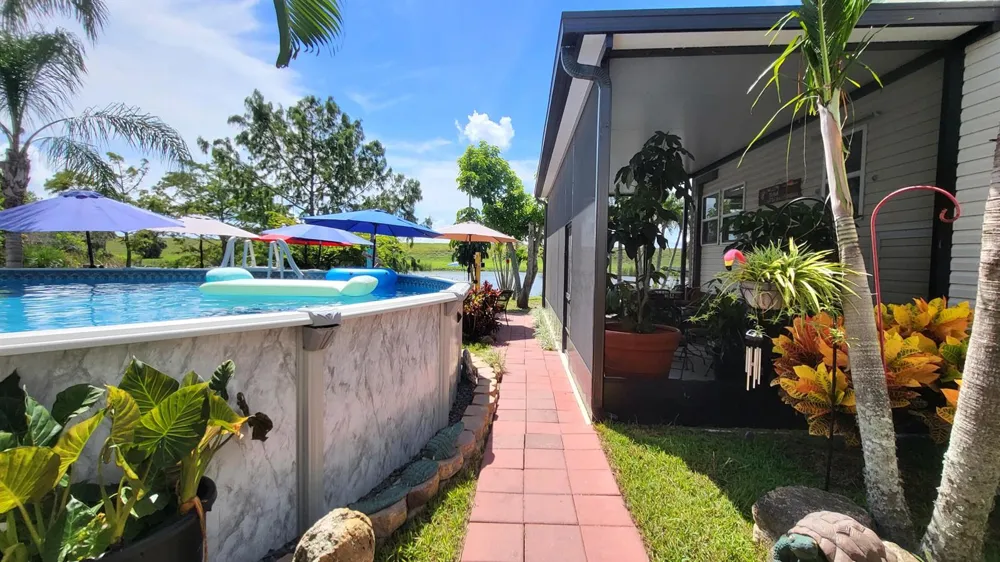70 Turtle Cove Okeechobee, FL 34974