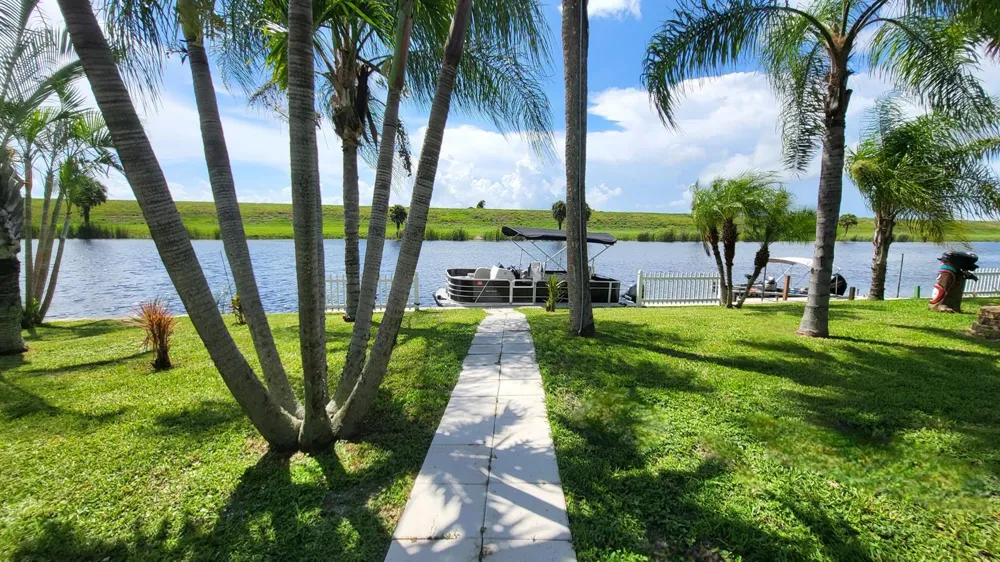 70 Turtle Cove Okeechobee, FL 34974