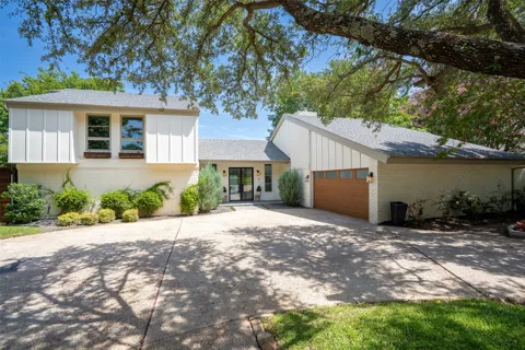 1904 Woodstock Drive