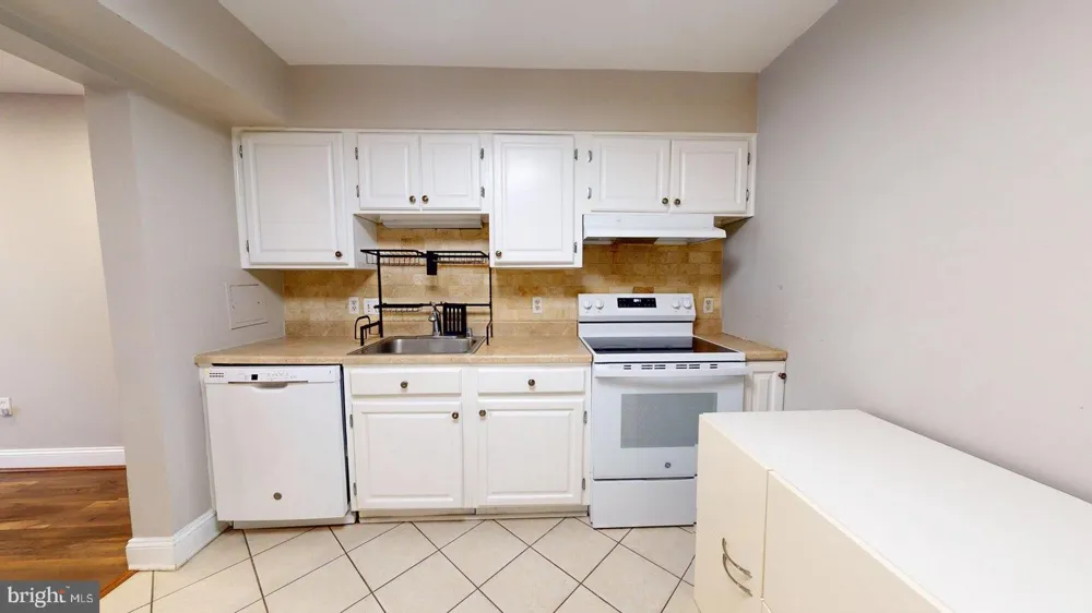 951 S ROLFE STREET #1 Arlington, VA 22204