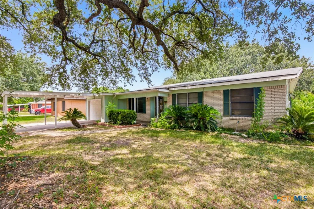 2302 E Rosebud Avenue Victoria, TX 77901