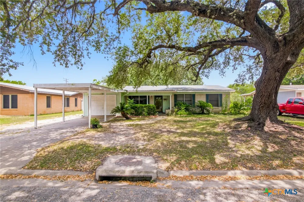 2302 E Rosebud Avenue Victoria, TX 77901