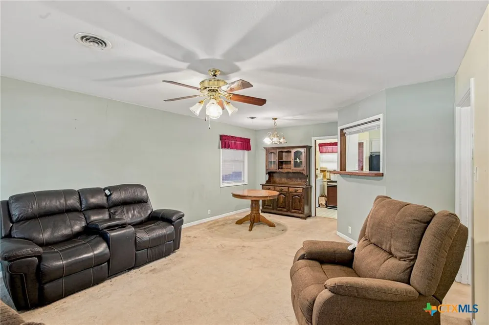 2302 E Rosebud Avenue Victoria, TX 77901