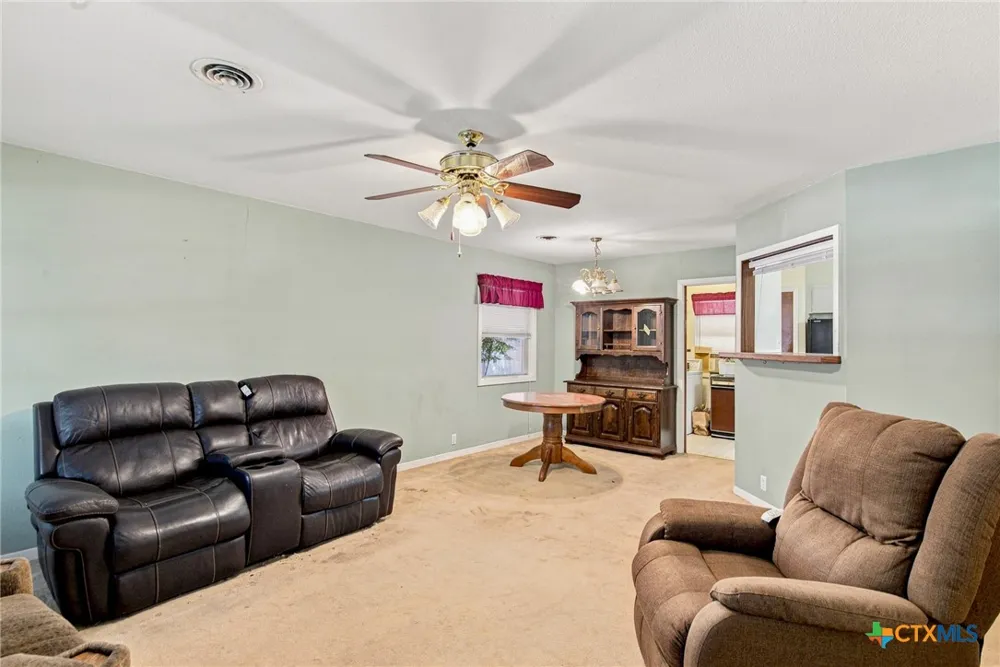 2302 E Rosebud Avenue Victoria, TX 77901