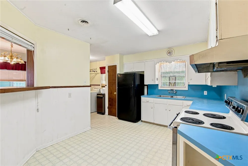 2302 E Rosebud Avenue Victoria, TX 77901