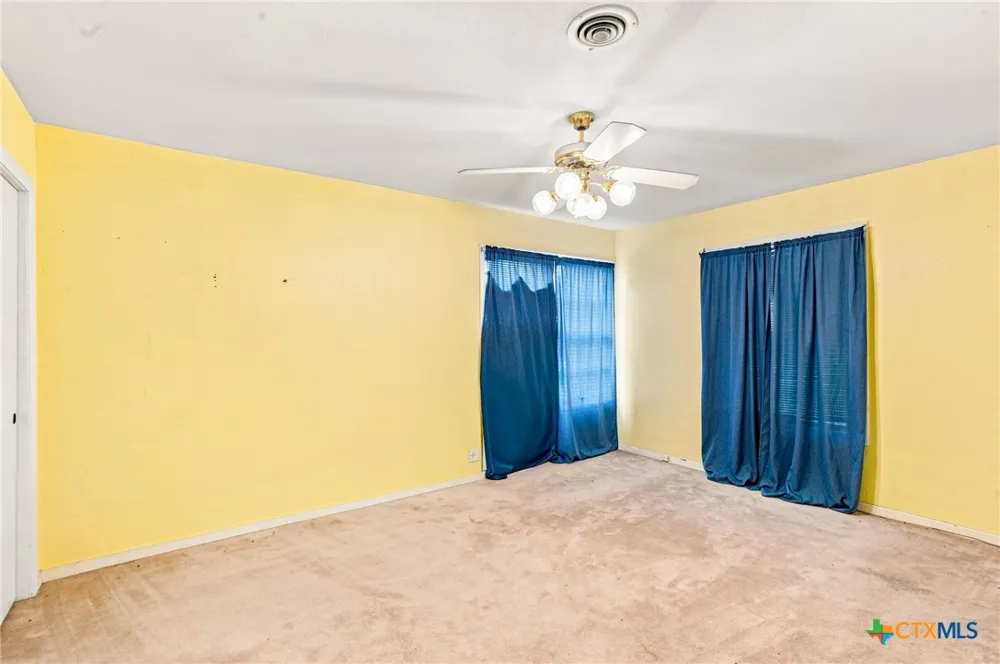 2302 E Rosebud Avenue Victoria, TX 77901