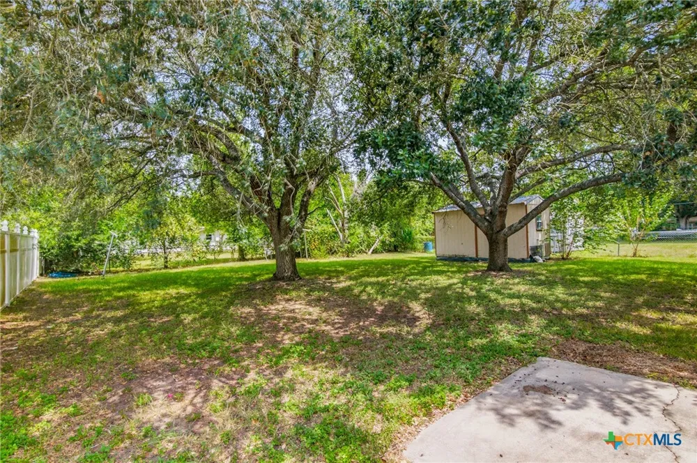2302 E Rosebud Avenue Victoria, TX 77901