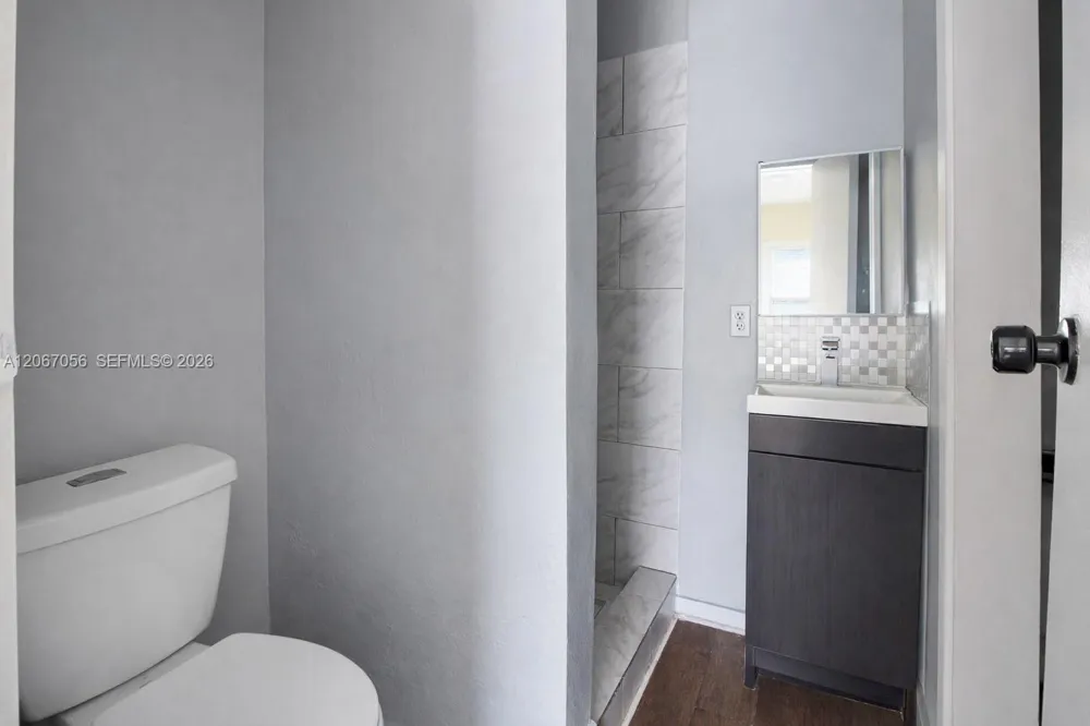 915 SW 9th Ct Miami, FL 33130