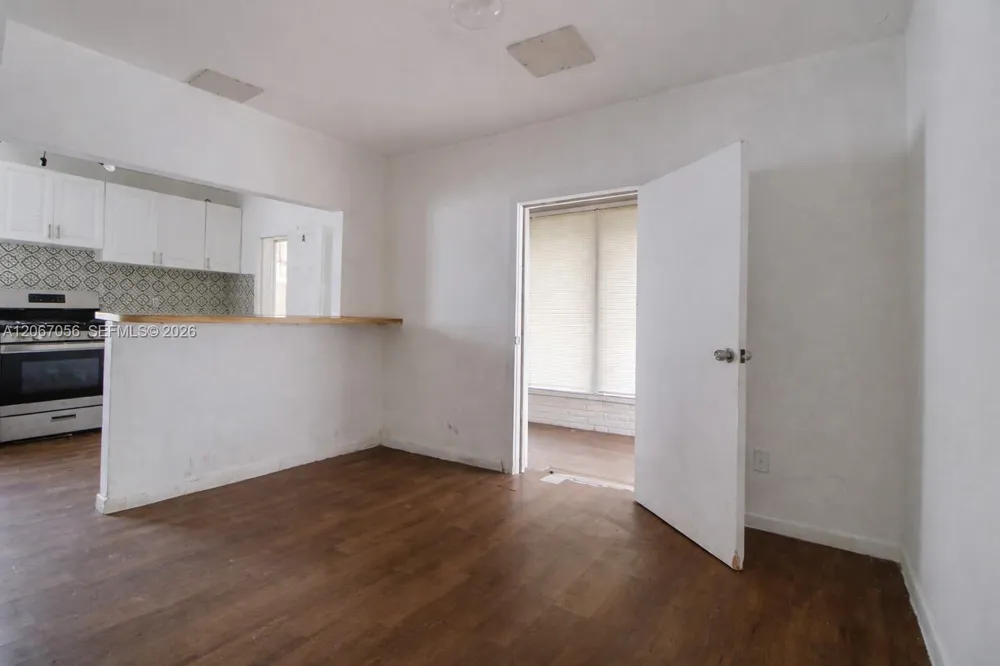 915 SW 9th Ct Miami, FL 33130