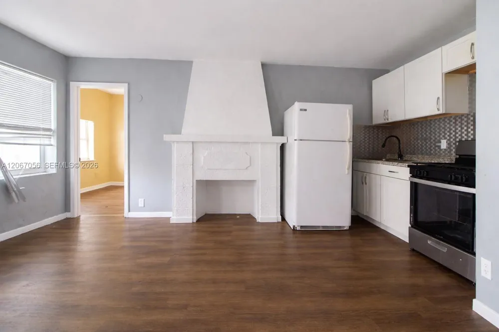 915 SW 9th Ct Miami, FL 33130