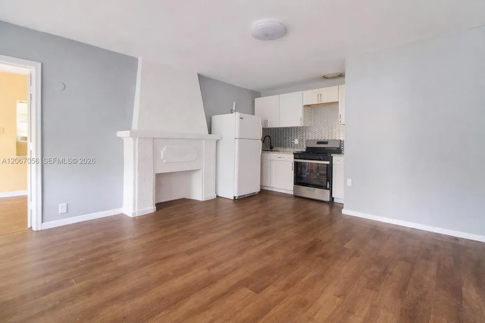 915 SW 9th Ct Miami, FL 33130