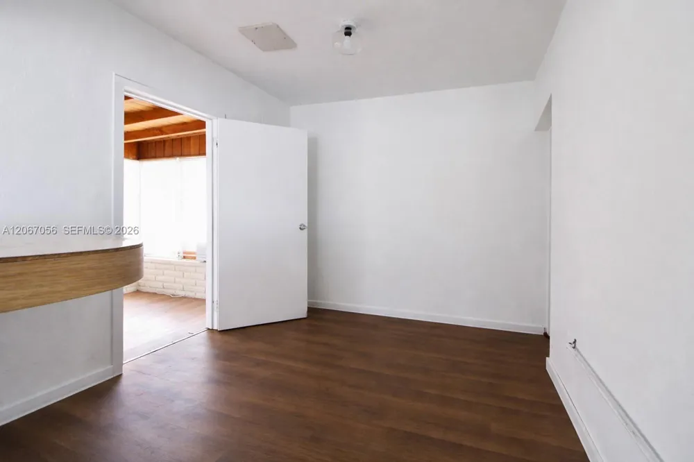 915 SW 9th Ct Miami, FL 33130