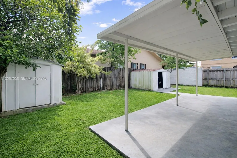 915 SW 9th Ct Miami, FL 33130
