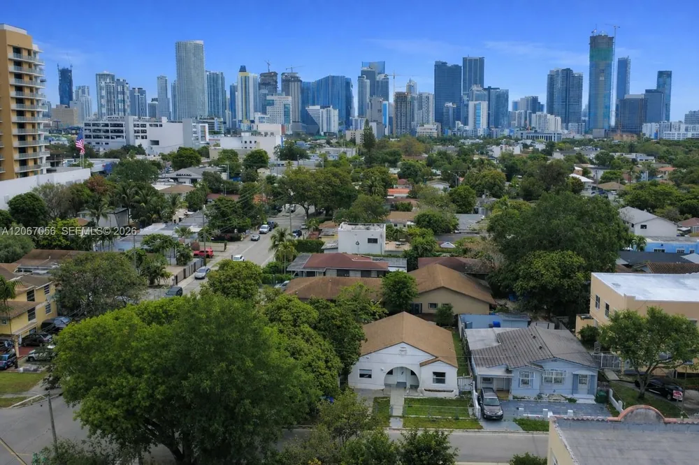 915 SW 9th Ct Miami, FL 33130