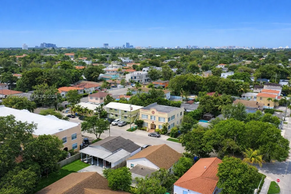 915 SW 9th Ct Miami, FL 33130