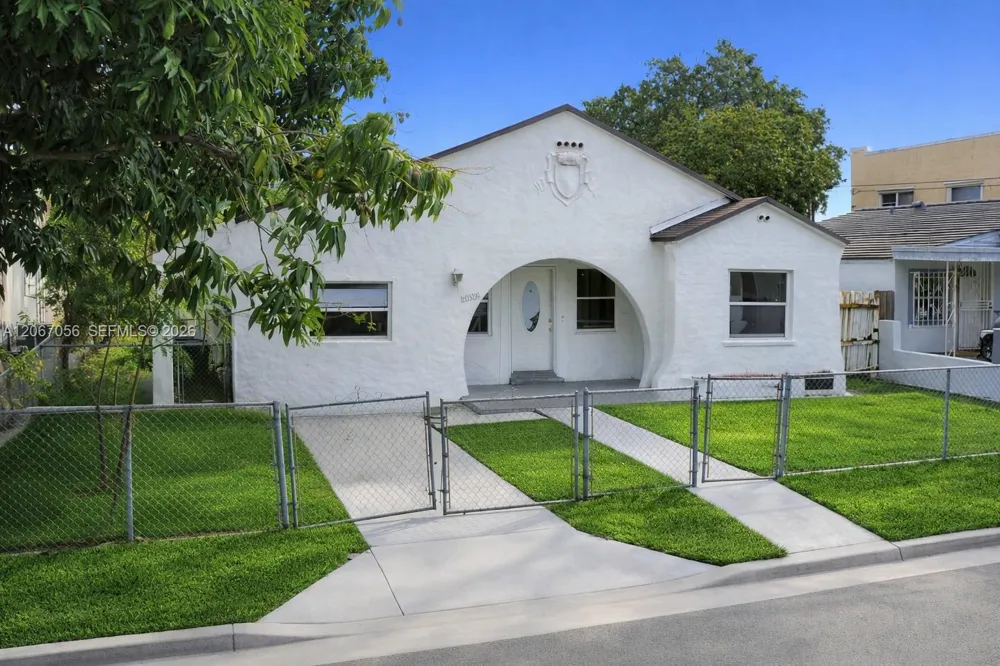 915 SW 9th Ct Miami, FL 33130