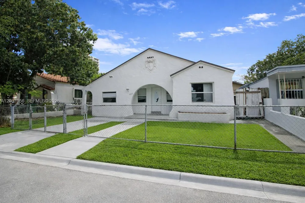 915 SW 9th Ct Miami, FL 33130