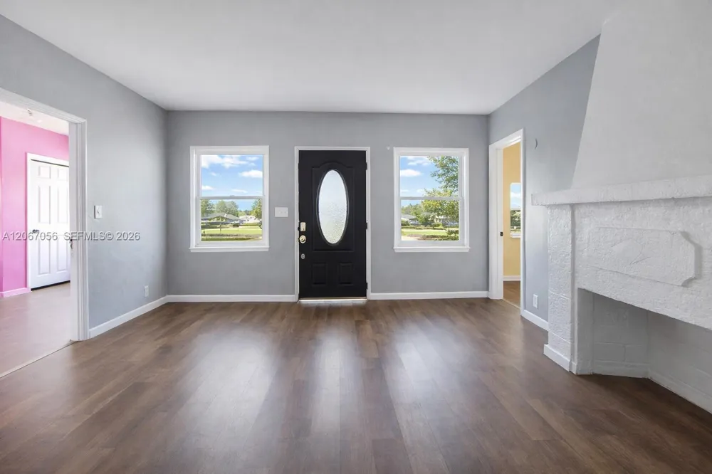 915 SW 9th Ct Miami, FL 33130