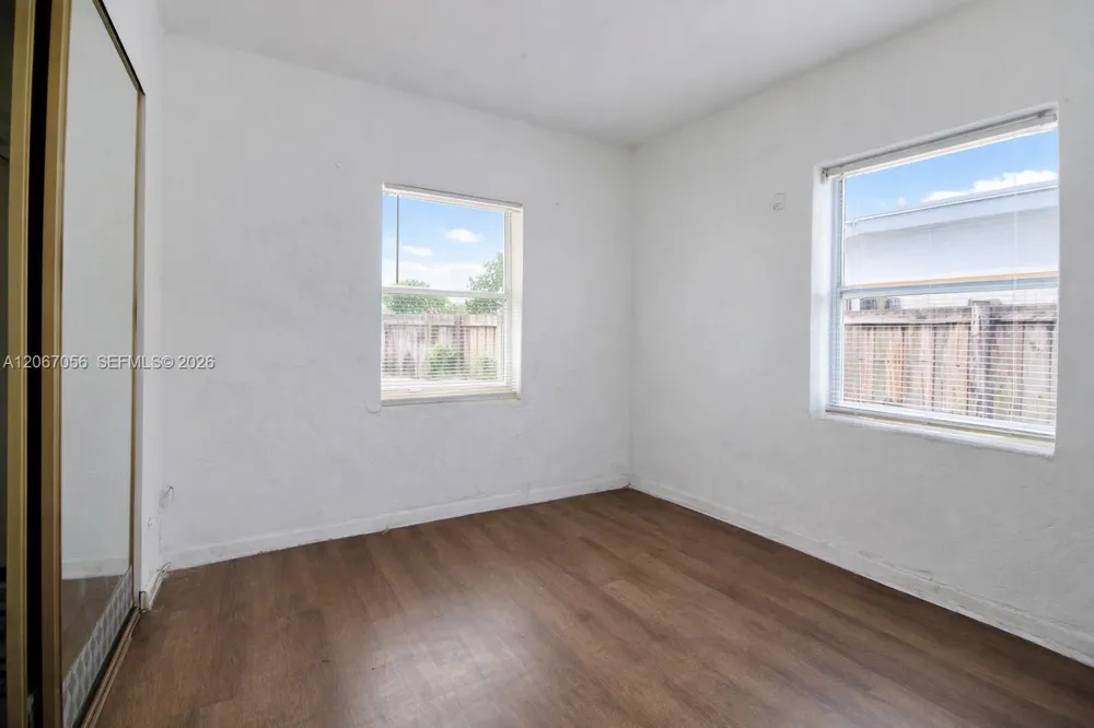 915 SW 9th Ct Miami, FL 33130