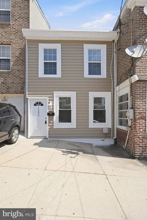 1205 OAK STREET