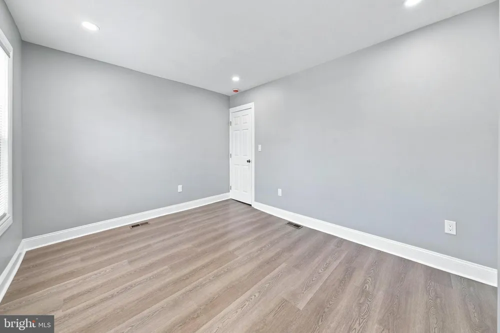 1205 OAK STREET Wilmington, DE 19805