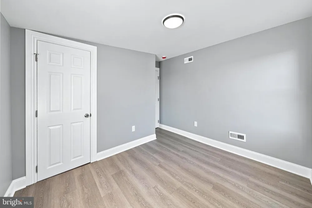 1205 OAK STREET Wilmington, DE 19805