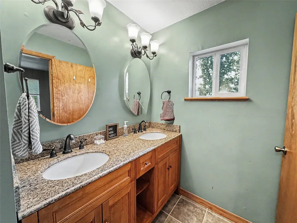 24737 E Cobbs Corner Road Tahlequah, OK 74464
