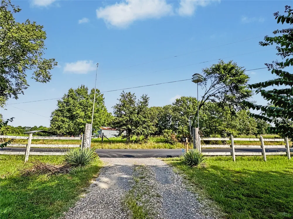24737 E Cobbs Corner Road Tahlequah, OK 74464