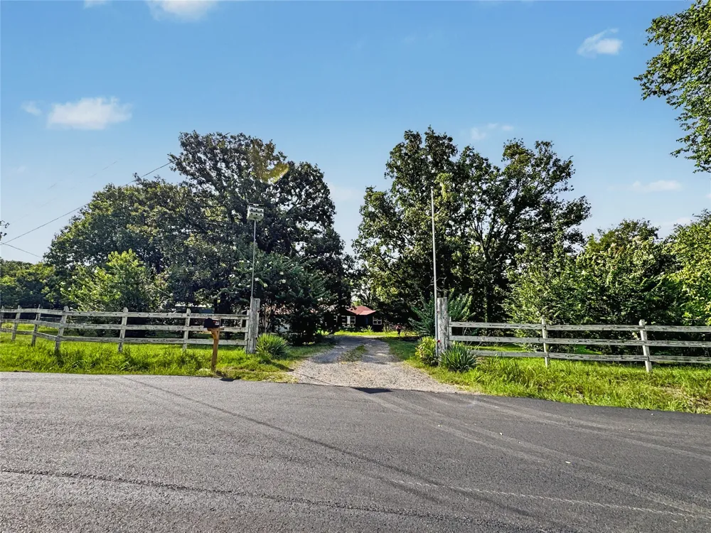 24737 E Cobbs Corner Road Tahlequah, OK 74464