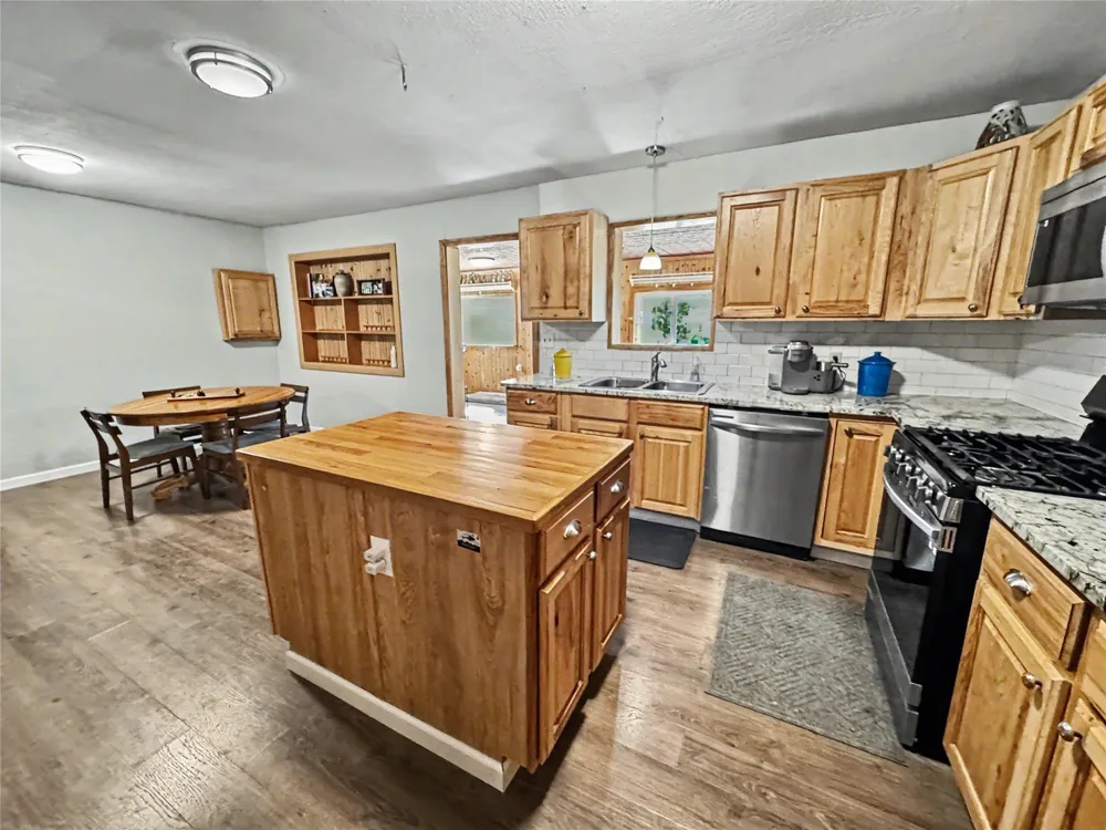 24737 E Cobbs Corner Road Tahlequah, OK 74464