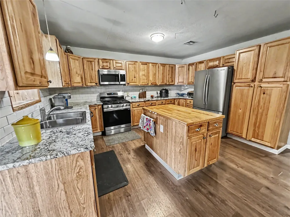 24737 E Cobbs Corner Road Tahlequah, OK 74464