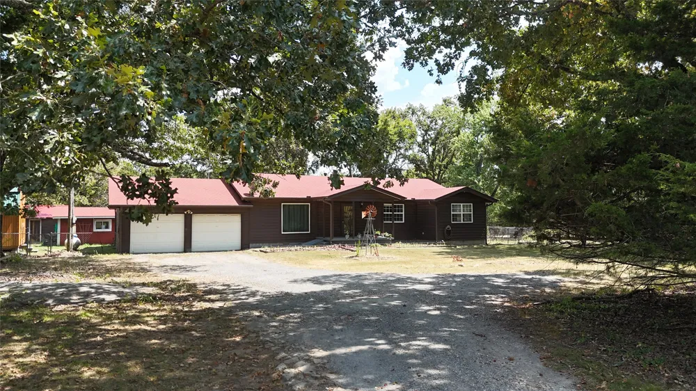 24737 E Cobbs Corner Road Tahlequah, OK 74464
