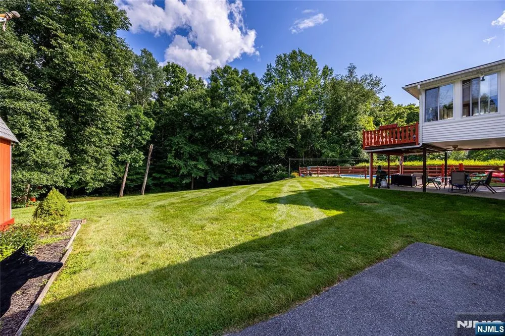 3 Sawmill Road Vernon, NJ 07460
