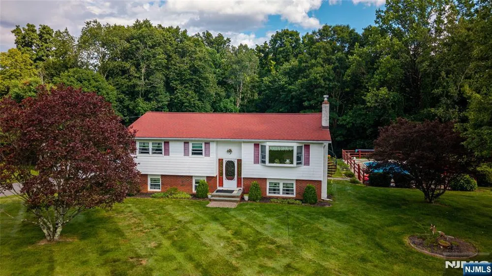 3 Sawmill Road Vernon, NJ 07460