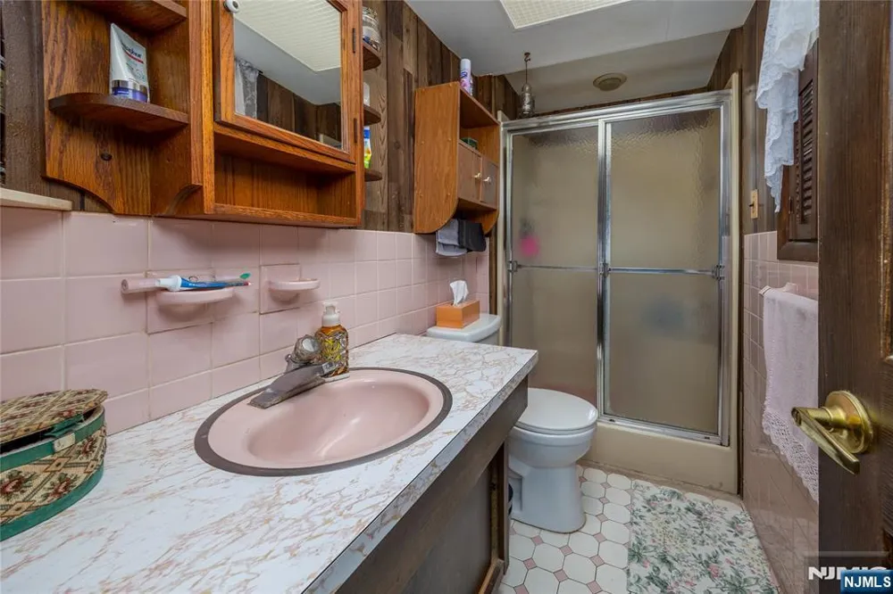 3 Sawmill Road Vernon, NJ 07460