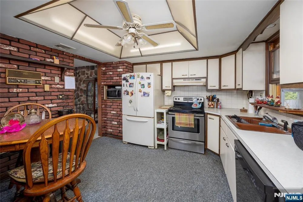 3 Sawmill Road Vernon, NJ 07460