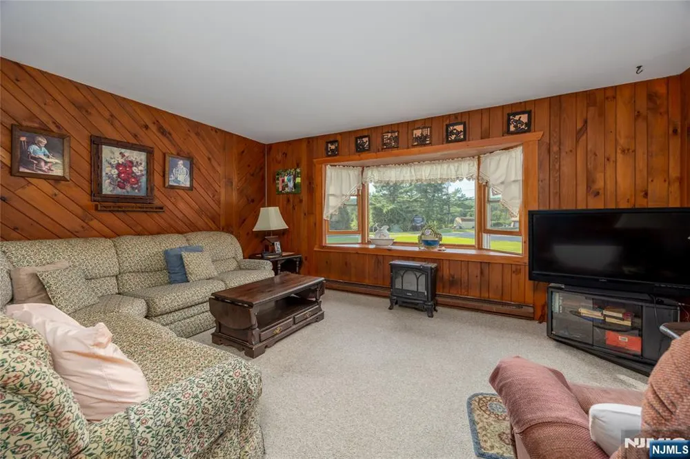 3 Sawmill Road Vernon, NJ 07460