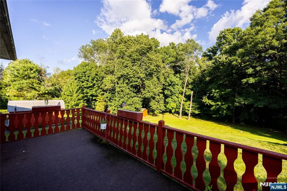 3 Sawmill Road Vernon, NJ 07460