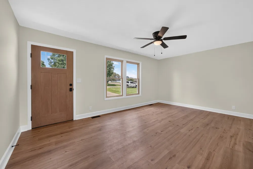 21 Robertson St Mc Ewen, TN 37101