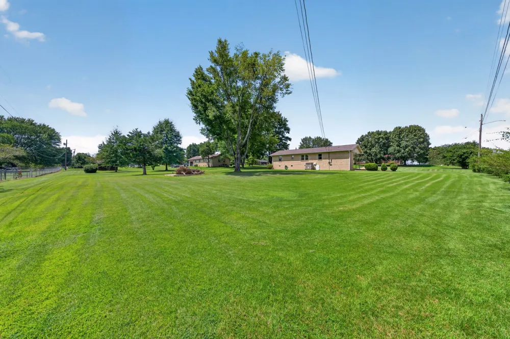 21 Robertson St Mc Ewen, TN 37101