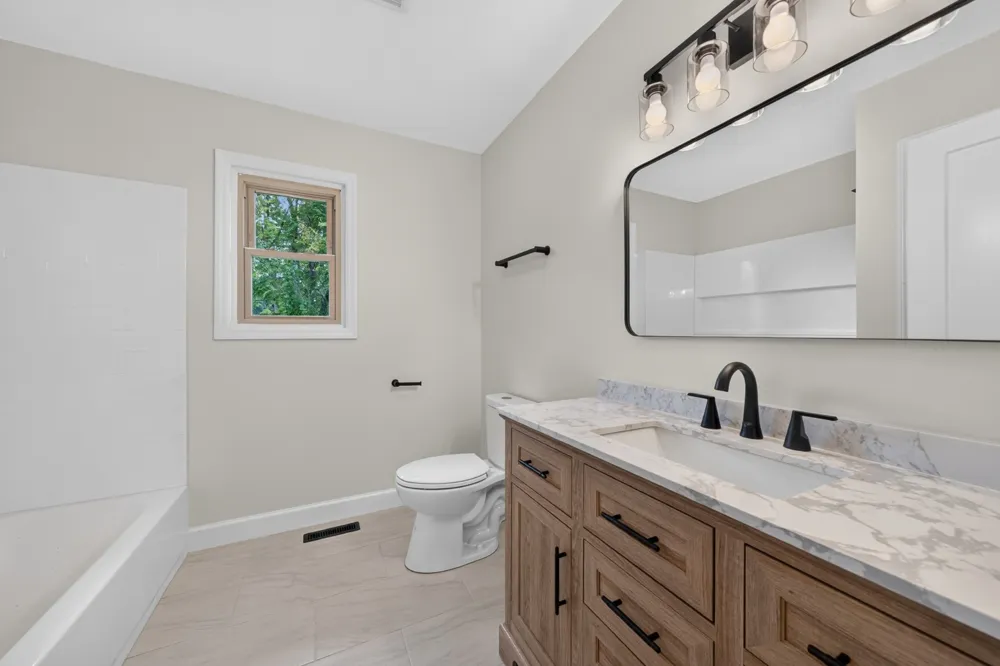 21 Robertson St Mc Ewen, TN 37101