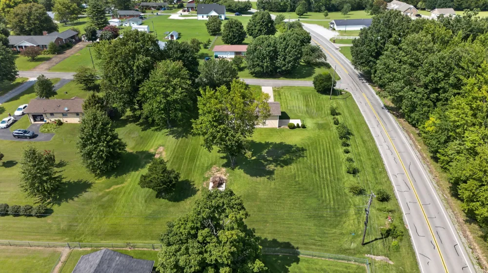 21 Robertson St Mc Ewen, TN 37101