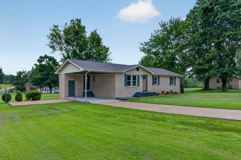 21 Robertson St Mc Ewen, TN 37101