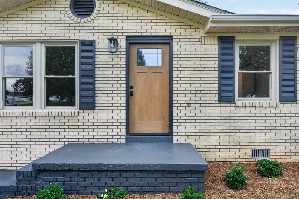 21 Robertson St Mc Ewen, TN 37101