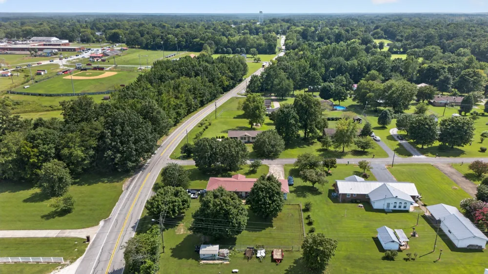 21 Robertson St Mc Ewen, TN 37101