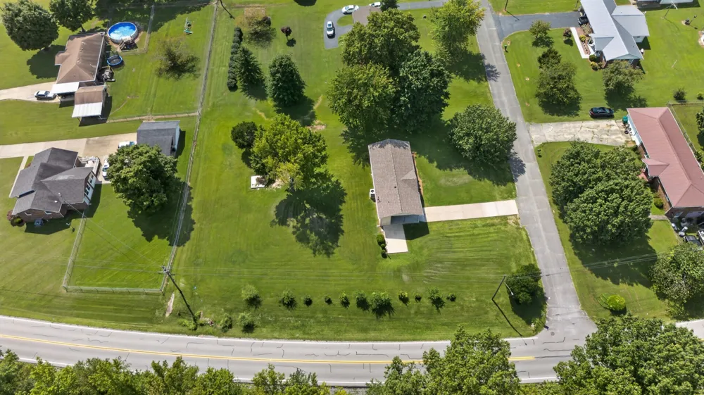 21 Robertson St Mc Ewen, TN 37101