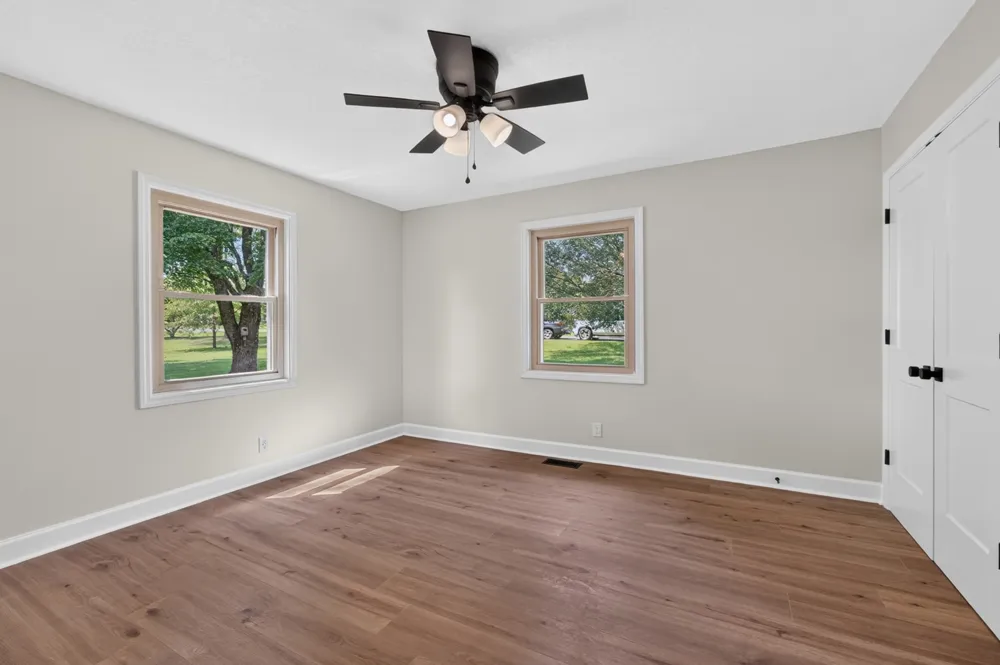 21 Robertson St Mc Ewen, TN 37101
