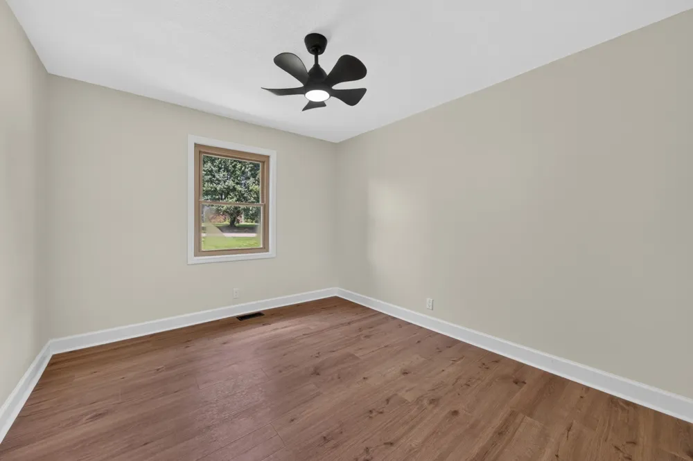 21 Robertson St Mc Ewen, TN 37101