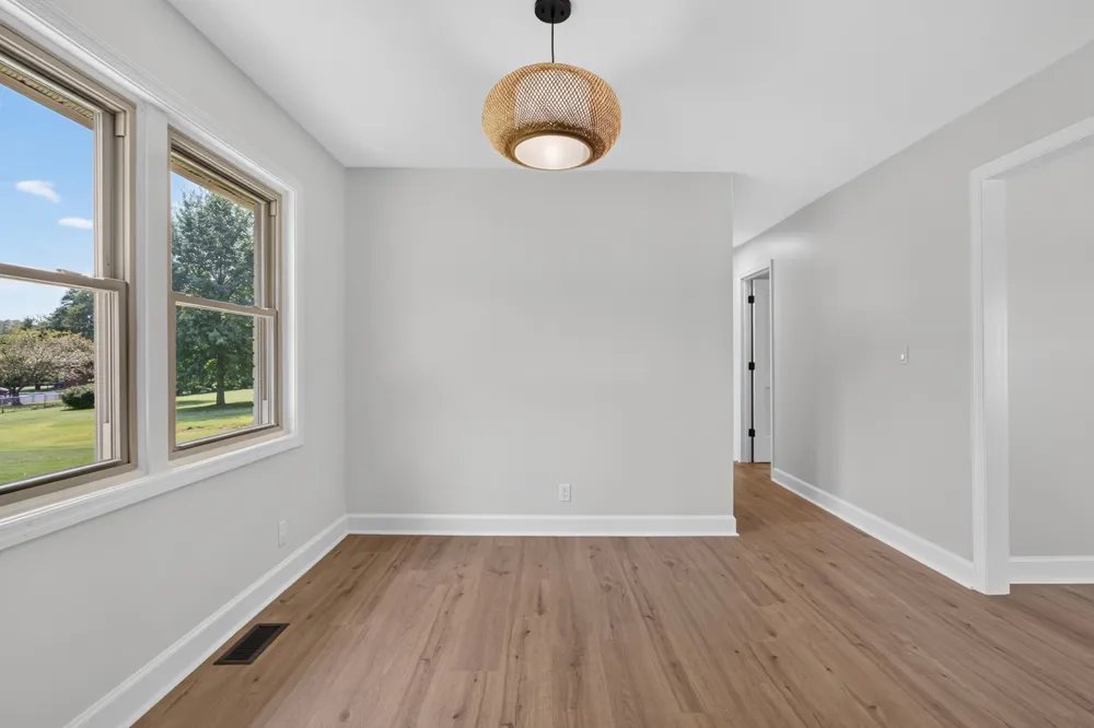 21 Robertson St Mc Ewen, TN 37101